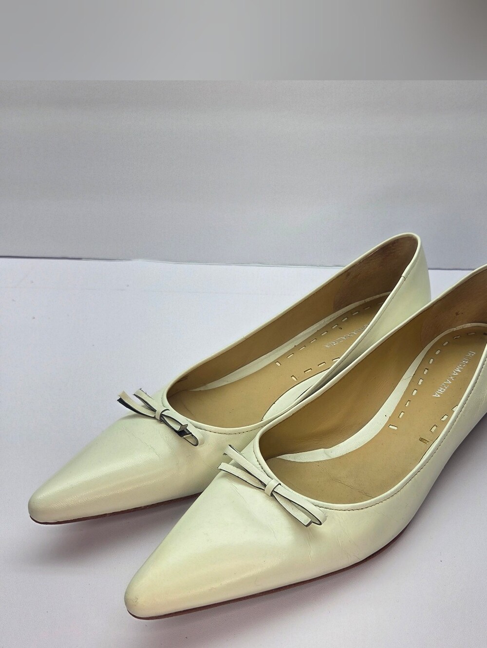 BCBGMAXAZRIA Ivory Leather Pointed Toe Ballet Flats Bow Women’s 8.5B